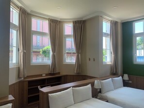 Down duvets, free WiFi - Loju Castle Inn (Liuqiu)