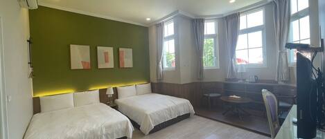 Deluxe Quadruple Room | Down comforters, WiFi (free)