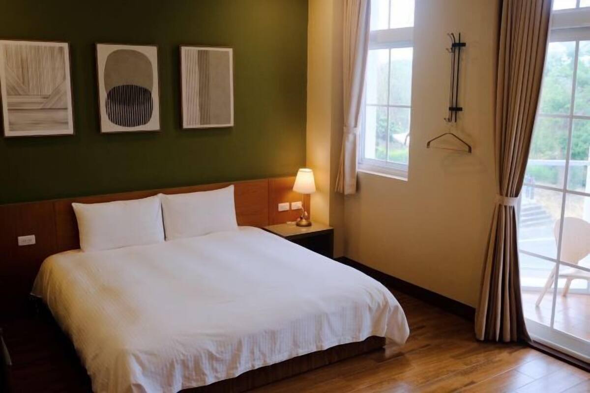 Down duvets, free WiFi