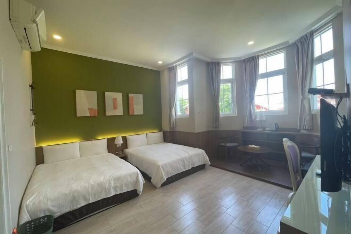 Down comforters, WiFi (free)