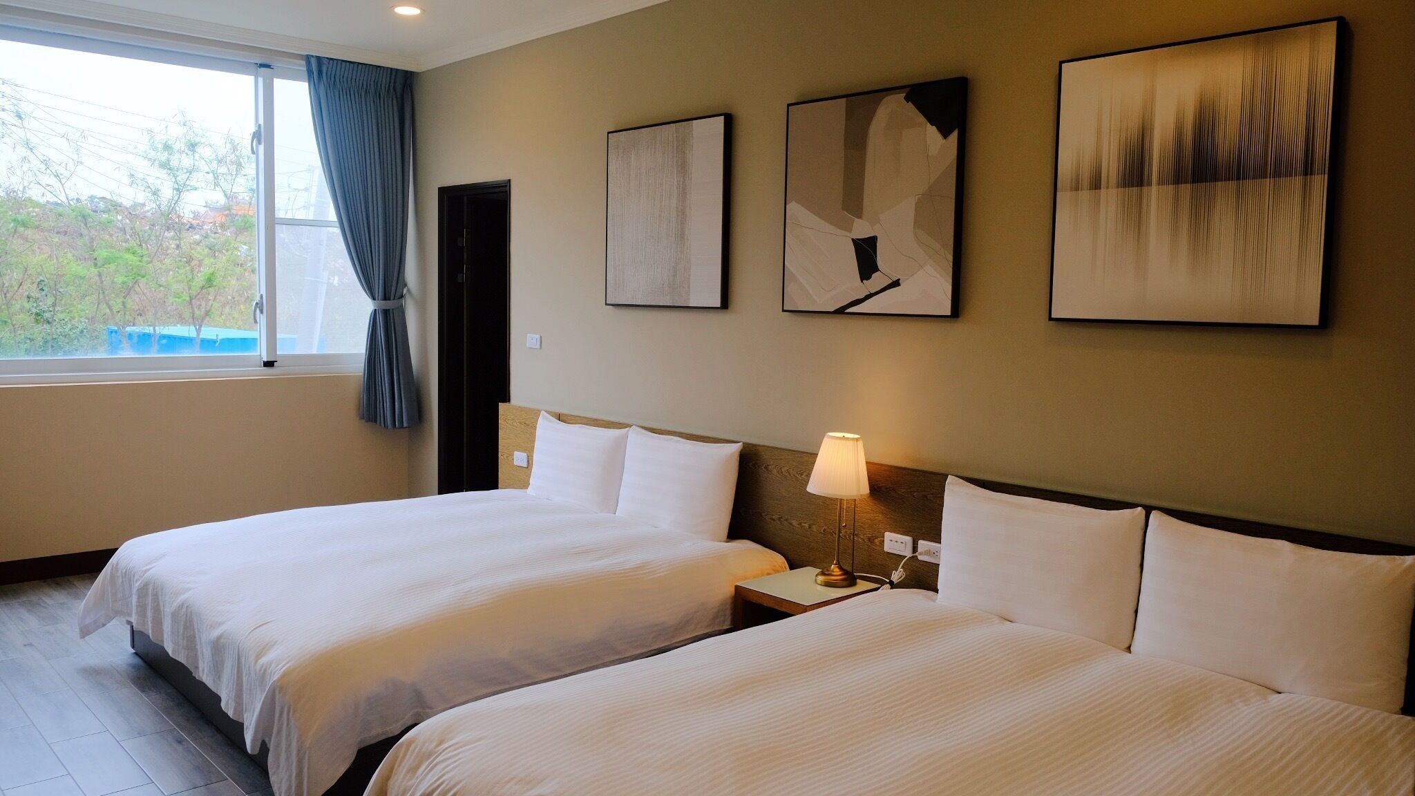 Down comforters, free WiFi