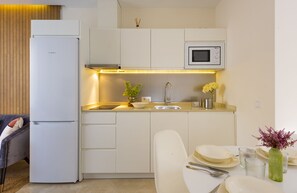 Geladeira, micro-ondas, lava-louças, cafeteira/chaleira