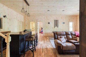 Interior - Majestic Peace Mountainside (Cherry Log)