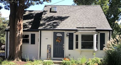 Cozy cottage near downtown Clinton, Marina & Hammonasset Park