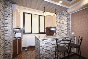 Fridge, oven, stovetop, electric kettle - Luxury Apartment in Republic Square (Kentron)