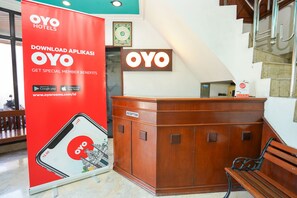 Reception - Hotel O Dibino (Surabaya)