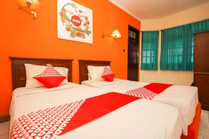 Standard Twin Room | Free WiFi, bed sheets - Hotel O Dibino (Surabaya)