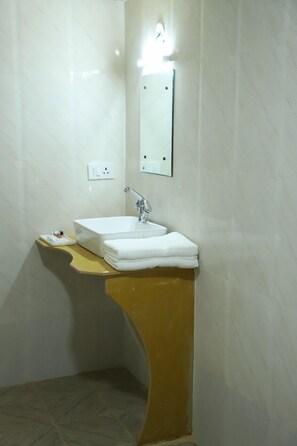 Habitación Deluxe | Baño | Regadera y regadera tipo lluvia