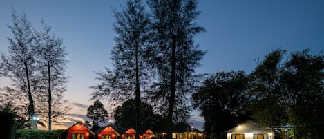 Individually decorated, desk, blackout drapes, free WiFi