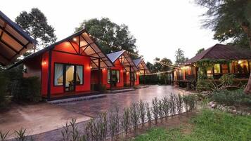 Vista frontal de la propiedad