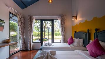 Habitación individual presidencial | Decoración personalizada, escritorio, cortinas blackout y wifi gratis