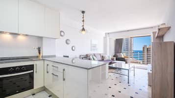 Réfrigérateur, micro-ondes, four, cafetière/bouilloire