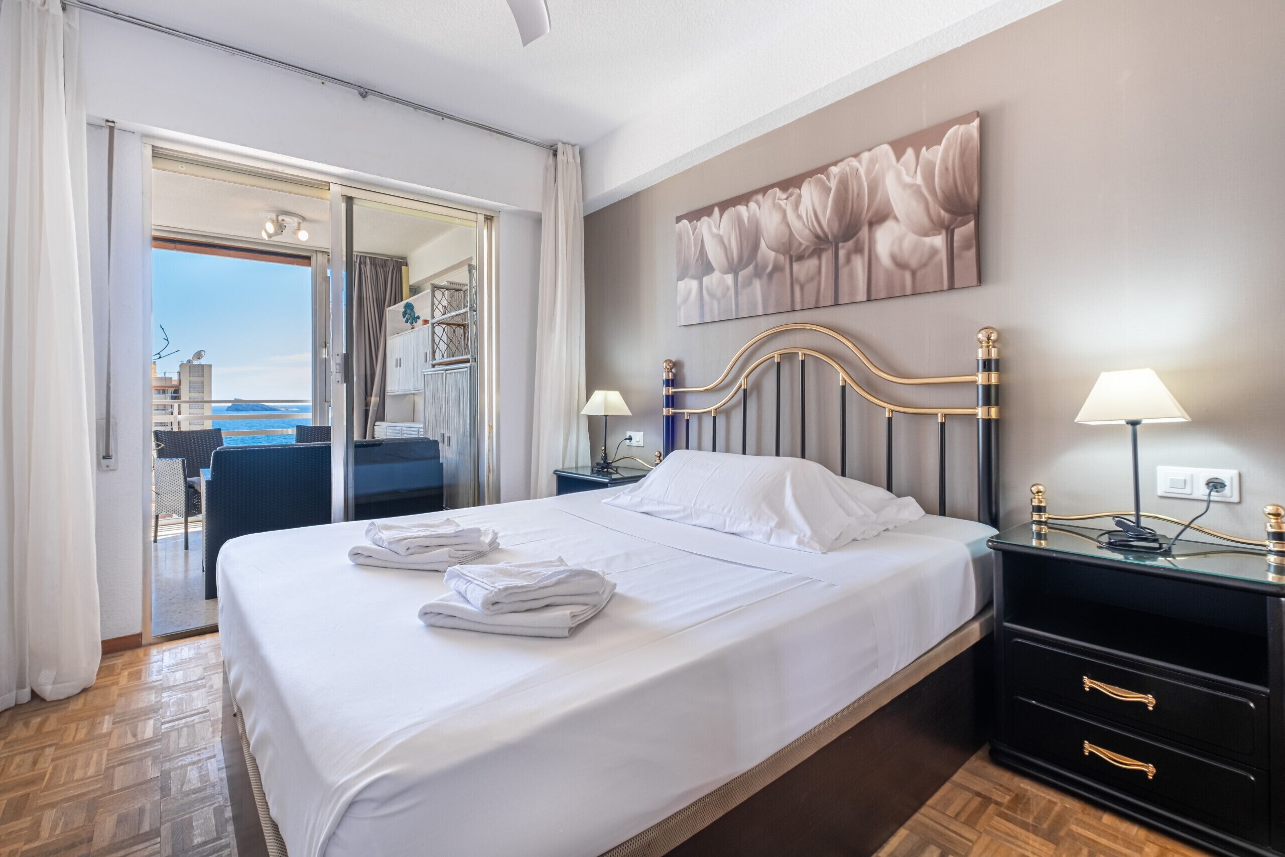 1 dormitorio, tabla de planchar con plancha, wifi gratis y ropa de cama