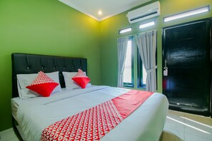 Standard Double Room | Desk, free WiFi, bed sheets - OYO 1014 Bettah Coba 2 Sukabumi (Sukabumi)