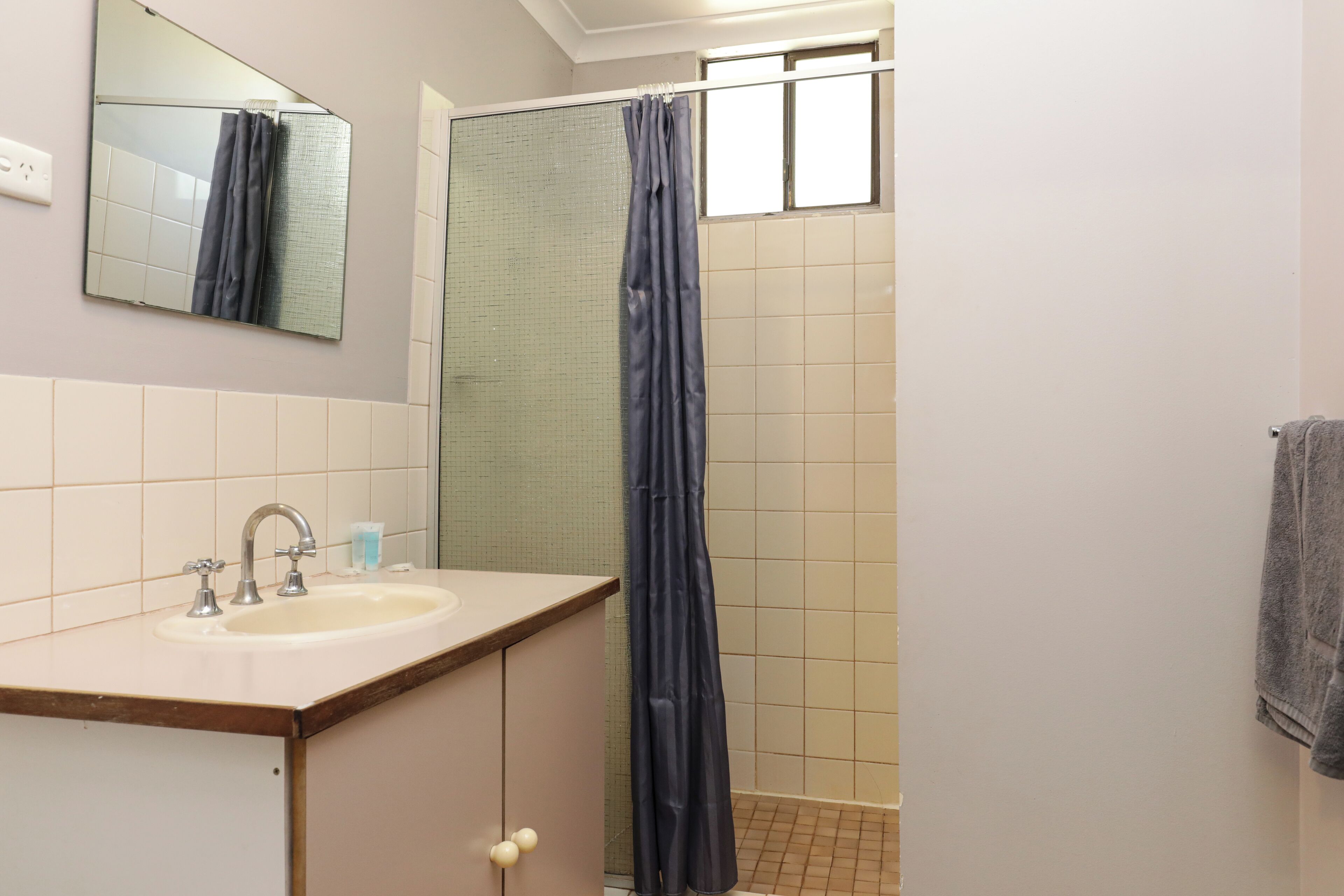 family chalet | bathroom | shower, hair dryer, towels, soap