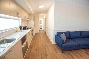 尊榮木屋 | 私人廚房 | 大型冰箱、微波爐、爐台、咖啡機/沖茶器