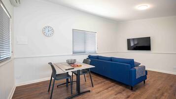 Premium-Chalet | Schallisolierte Zimmer, Bügeleisen/Bügelbrett, Bettwäsche