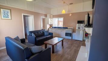 Chalet | Living area | 32-inch TV with satellite channels