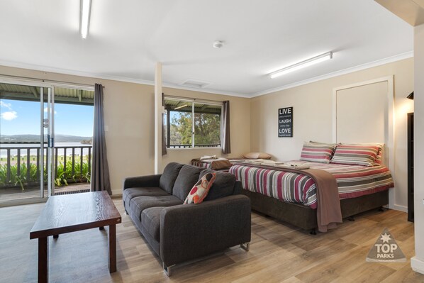 مكواة/لوح كي وملاءات أسرّة