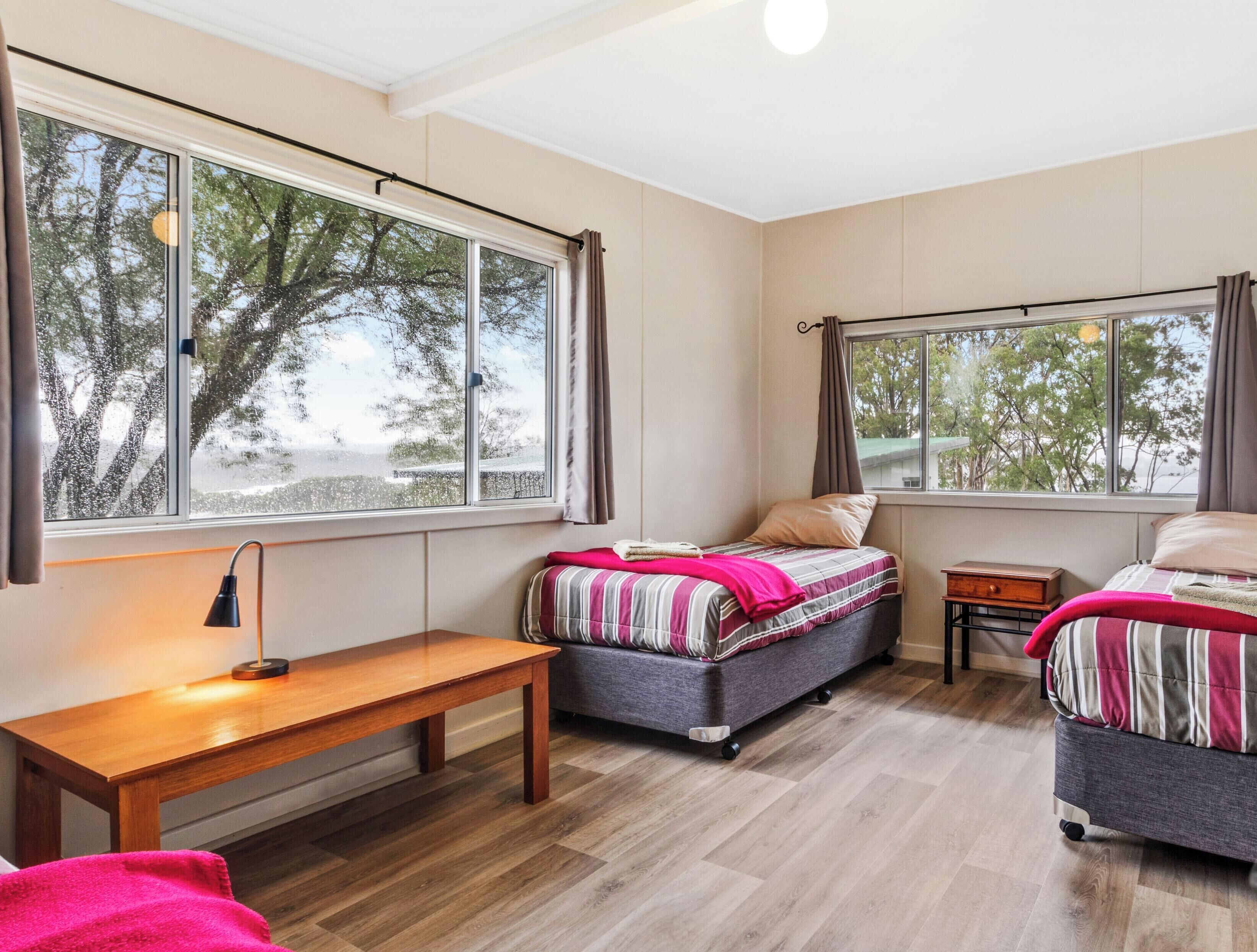 Iron/ironing board, bed sheets