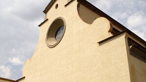 A church with a circular window, two wooden doors, and a cross on top. - La Casa Bianca: Charming apartment close  S.Spirito Square (Firenze)