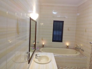 Family Room | Bathroom
