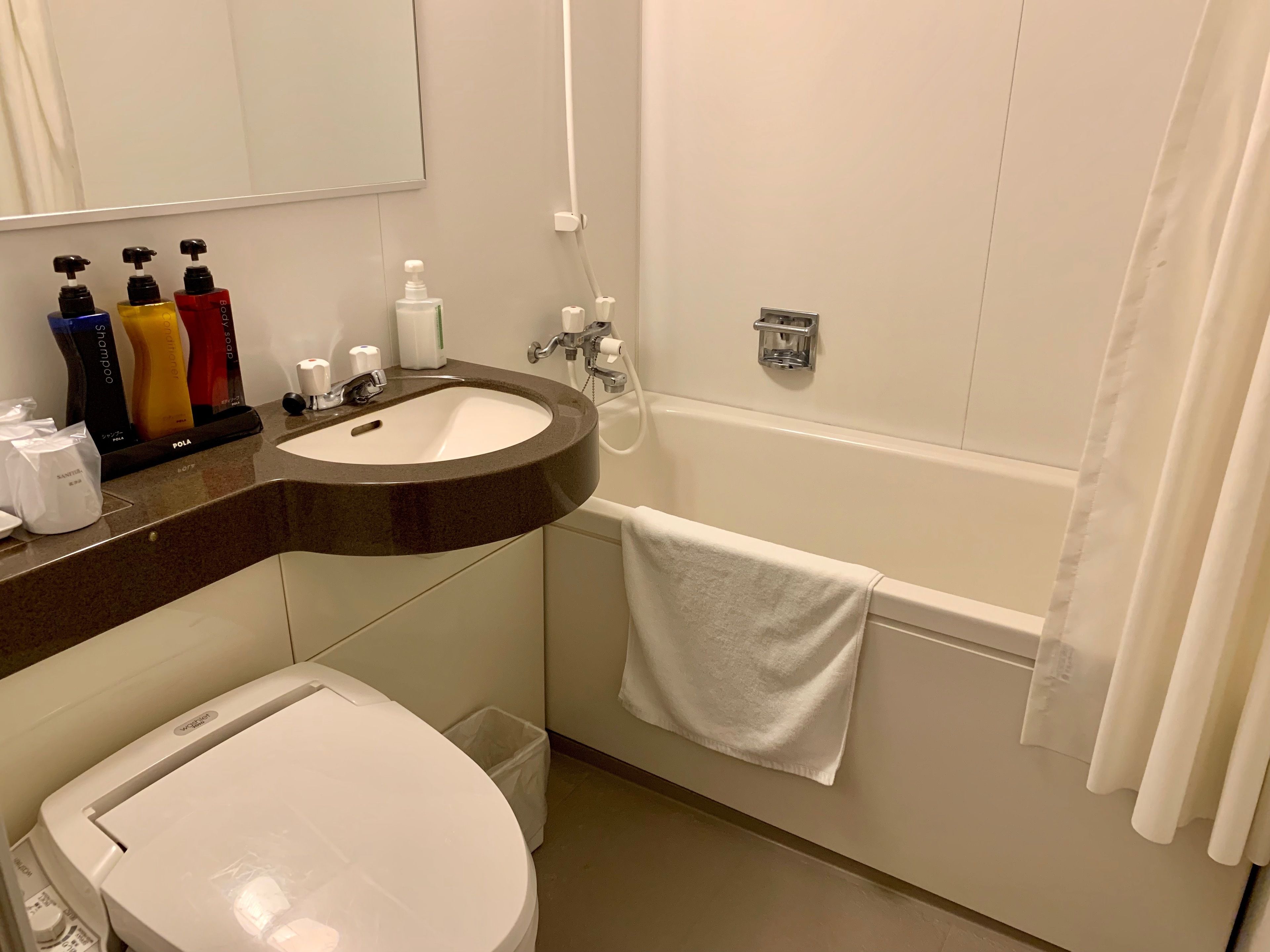 combined shower/bathtub, deep-soaking bathtub, free toiletries, slippers