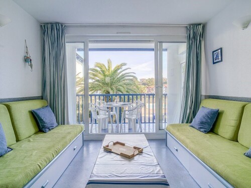 Beachside Apartment with Pool and Terrace in Urrugne