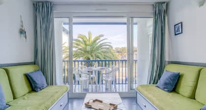 Beachside Apartment with Pool and Terrace in Urrugne