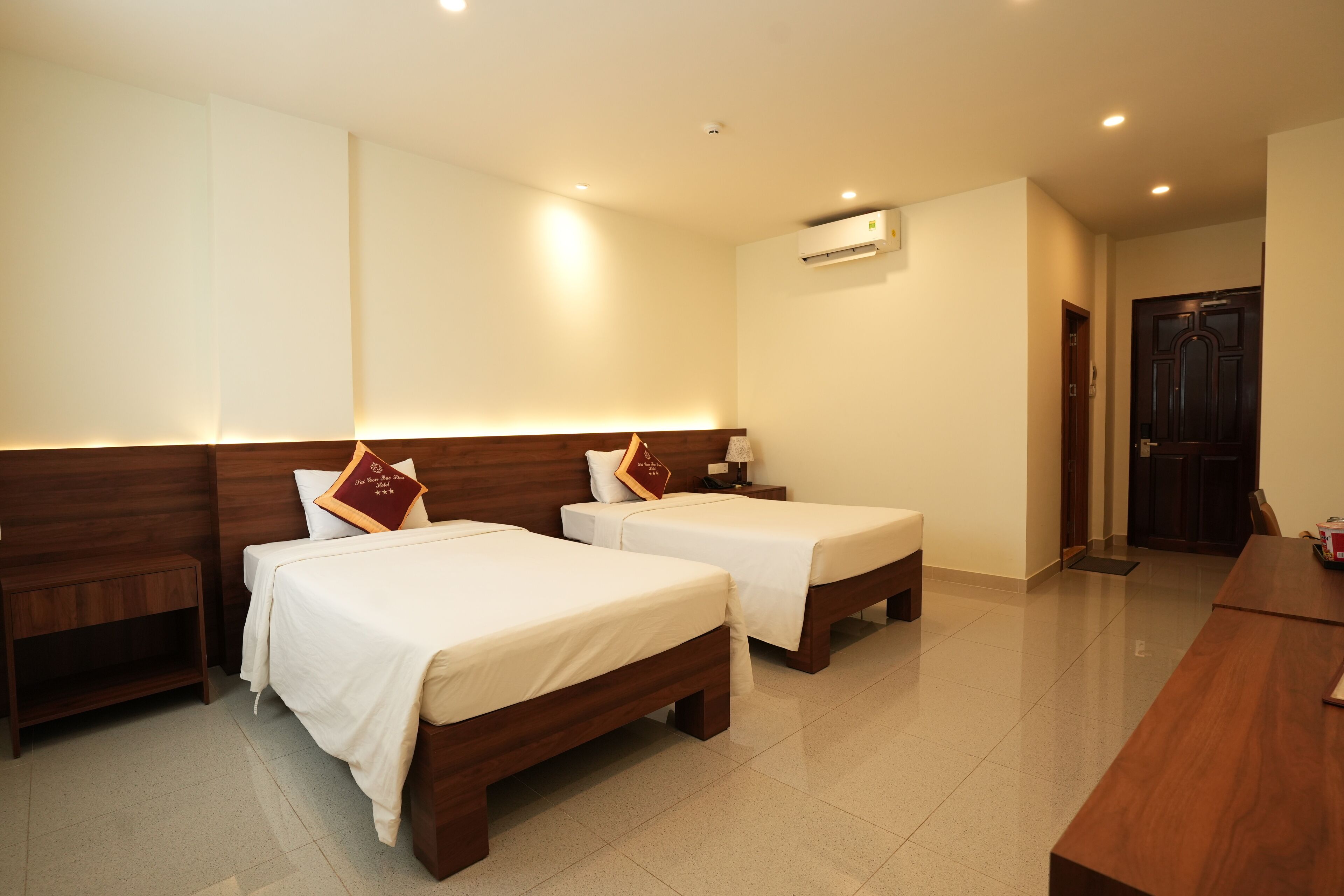 デラックス ツインルーム | ミニバー、デスク、ノートパソコン用作業スペース、遮光カーテン