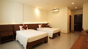 Habitación Deluxe con 2 camas individuales | 1 dormitorio, minibar, escritorio