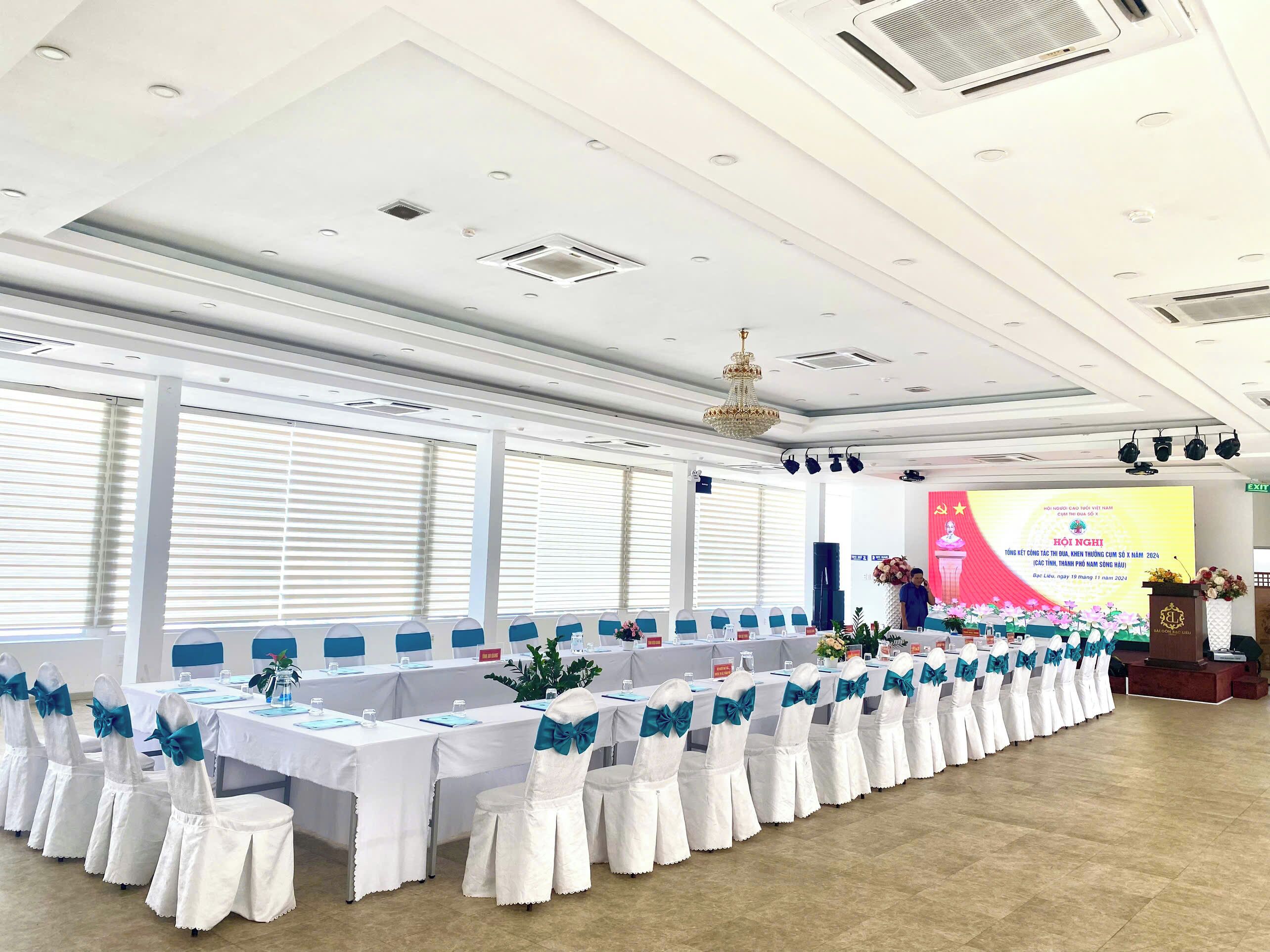 breakfast, lunch, dinner served; local cuisine