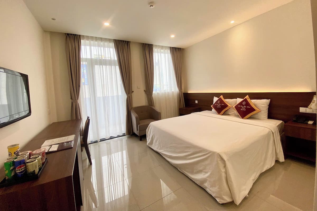 Deluxe Double Room | 1 bedroom, minibar, desk, laptop workspace