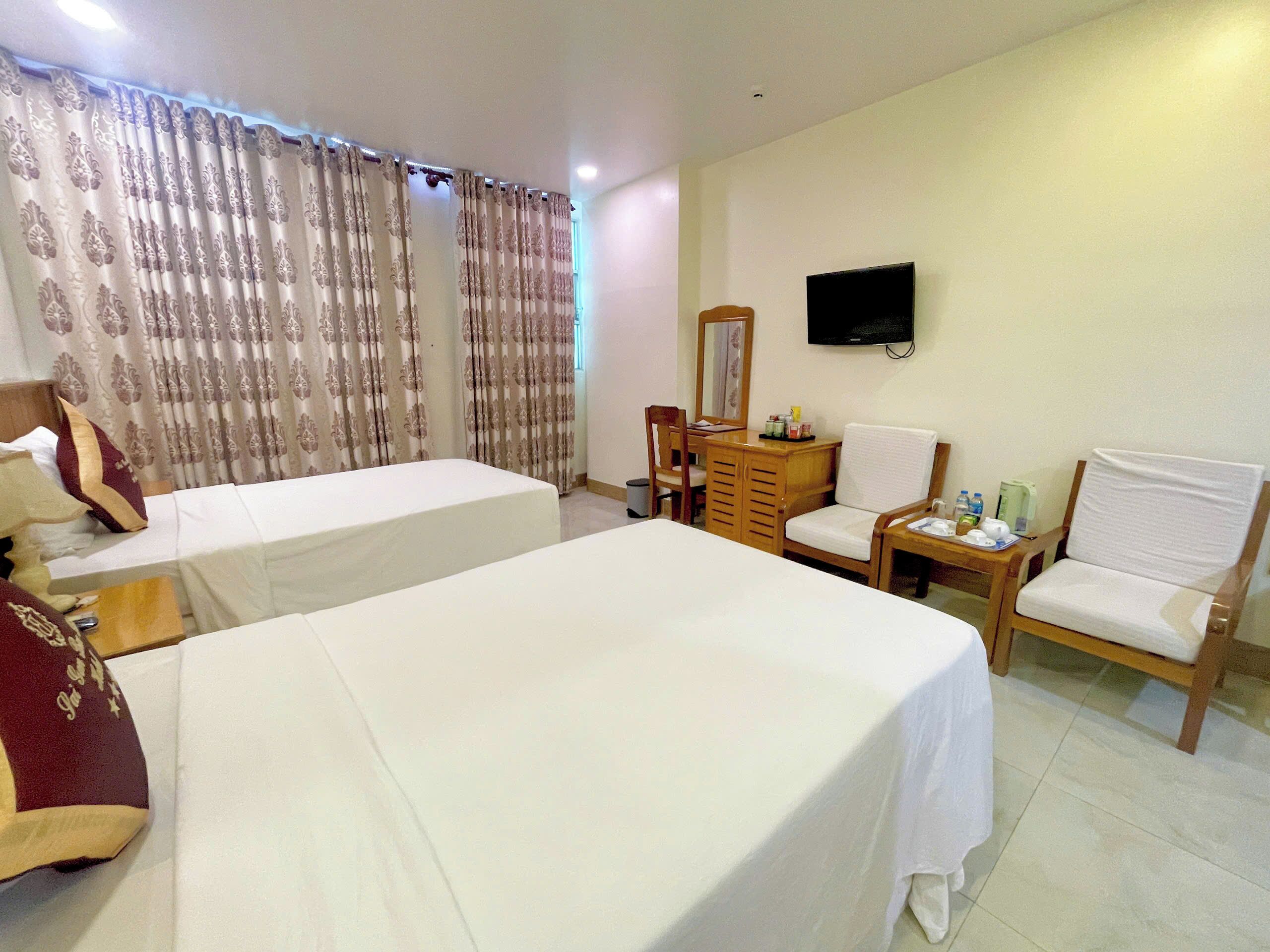 premium suite | 1 bedroom, minibar, desk, laptop workspace