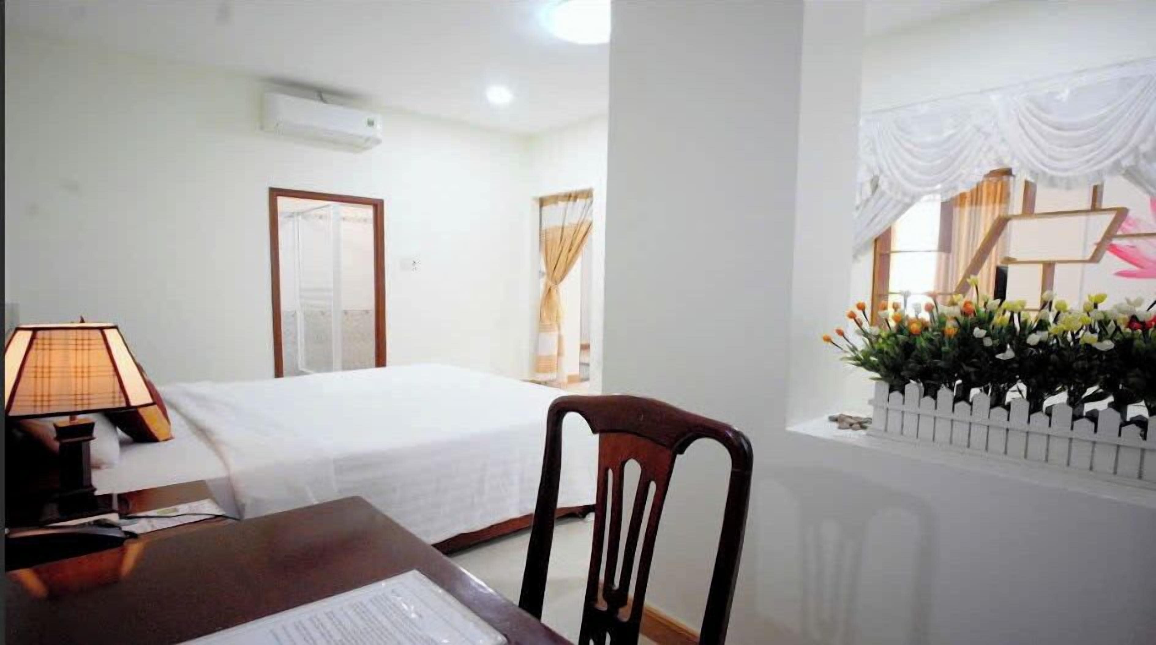 vip room | 1 bedroom, minibar, desk, laptop workspace