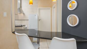 Comfort appartement, 2 slaapkamers | Dineren op de kamer