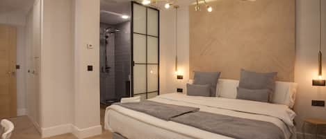 Deluxe Double Room | Down duvets, desk, laptop workspace, blackout curtains