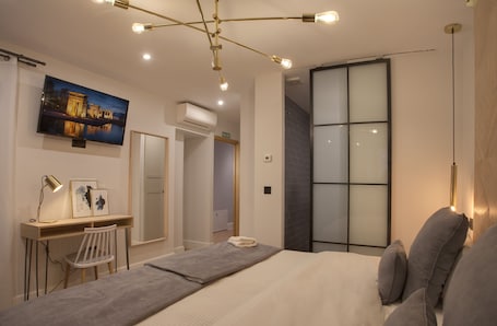 Deluxe Double Room. Suites You Soho