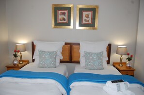 Bàn, khu vực làm việc phù hợp cho laptop 