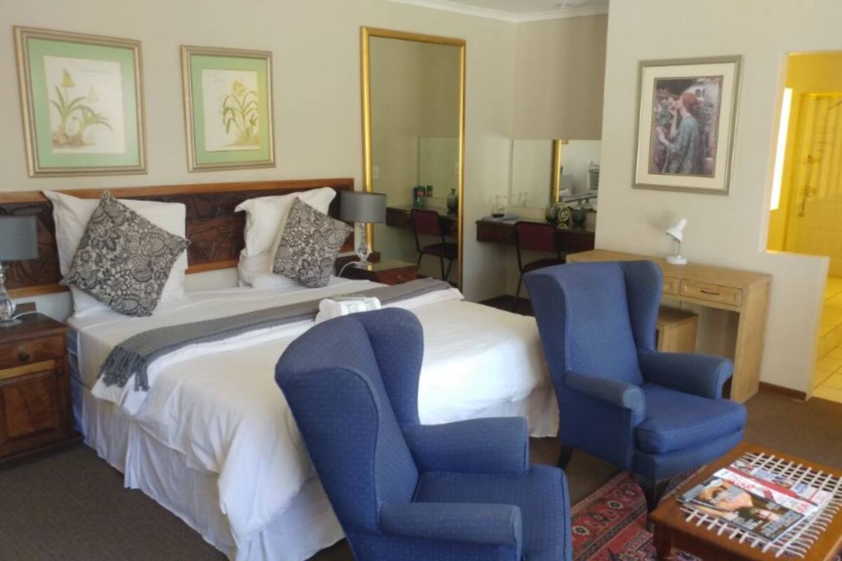 Phòng Deluxe | Bàn, khu vực làm việc phù hợp cho laptop