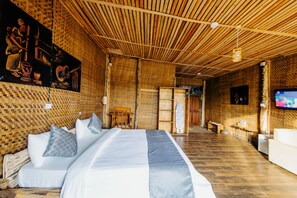 Luxe kamer | Individueel gedecoreerd, individueel gemeubileerd, een bureau