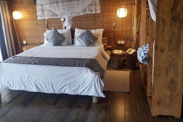 Camera Luxury | Con stile personalizzato, con arredamento individuale, una scrivania