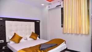 Basic Single Room | Rollaway beds (surcharge), WiFi (free) - DRUV'S TAJ PALACE (Mumbai)
