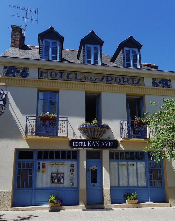 Front of property - Hotel Kan Avel (Saint-Lunaire)