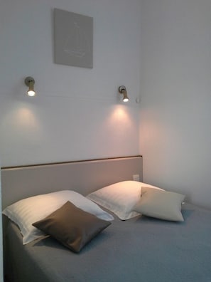 Monolocale | Con stile personalizzato, con arredamento individuale, una scrivania