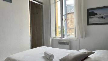 Chambre Simple | Décoration personnalisée, ameublement personnalisé, bureau