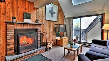 TV, DVD-spiller og stereoanlegg