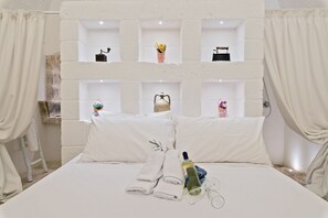 3 bedrooms, desk, iron/ironing board, travel cot - VILLA LUXURY, CHARM, QUIET, RELAX, CLIM, PRIVATE SWIMMING POOL, POLIGNANO MARE  (Polignano a Mare)