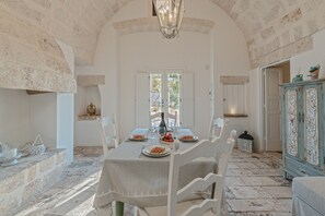 Dining - VILLA LUXURY, CHARM, QUIET, RELAX, CLIM, PRIVATE SWIMMING POOL, POLIGNANO MARE  (Polignano a Mare)