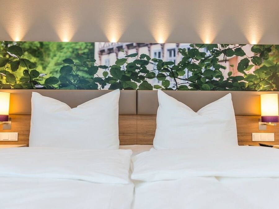Standard Double Room | Hypo-allergenic bedding, in-room safe, desk, blackout drapes